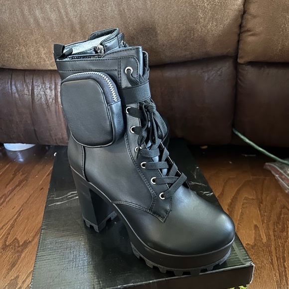 Women👩🏽Cape Robbin MonikPlatform ChelseaAnkleBoots🥾W ChunkyBlock Heels&Pocket - Picture 5 of 11